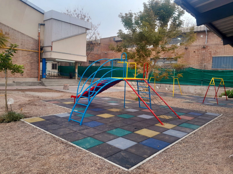 imagen Patio de juegos renovado