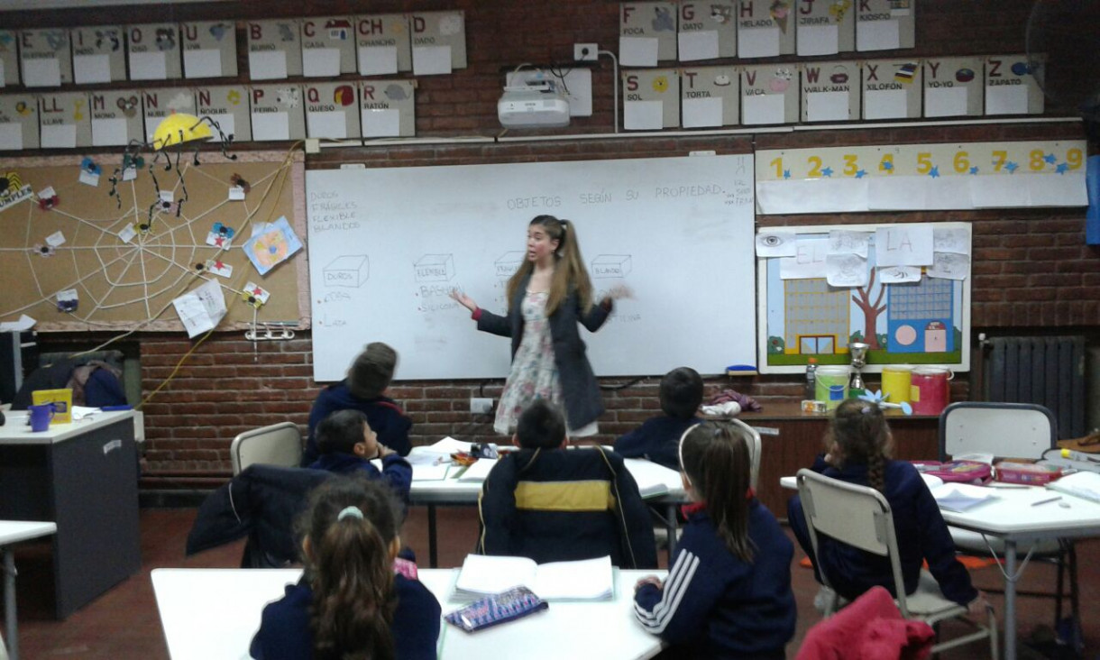 imagen Estudiantes de la facultad narraron cuentos a nuestros alumnos de una manera muy especial