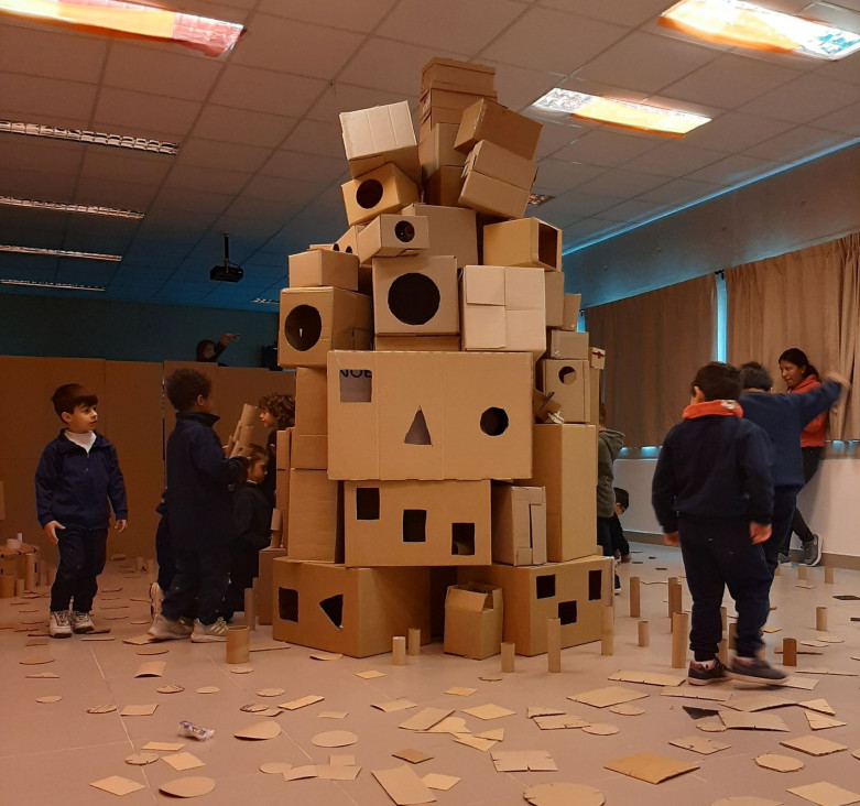 imagen Alumnos de la Carmen Vera Arenas disfrutaron instalaciones artísticas lúdicas