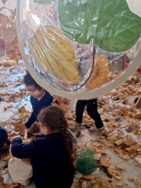 imagen Estudiantes de la Escuela Carmen Vera Arenas disfrutaron instalaciones artísticas de juego