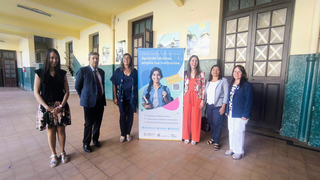 imagen Estudiantes de la Escuela Carmen Vera Arenas tendrán ingreso directo al Colegio de Lenguas Extranjeras