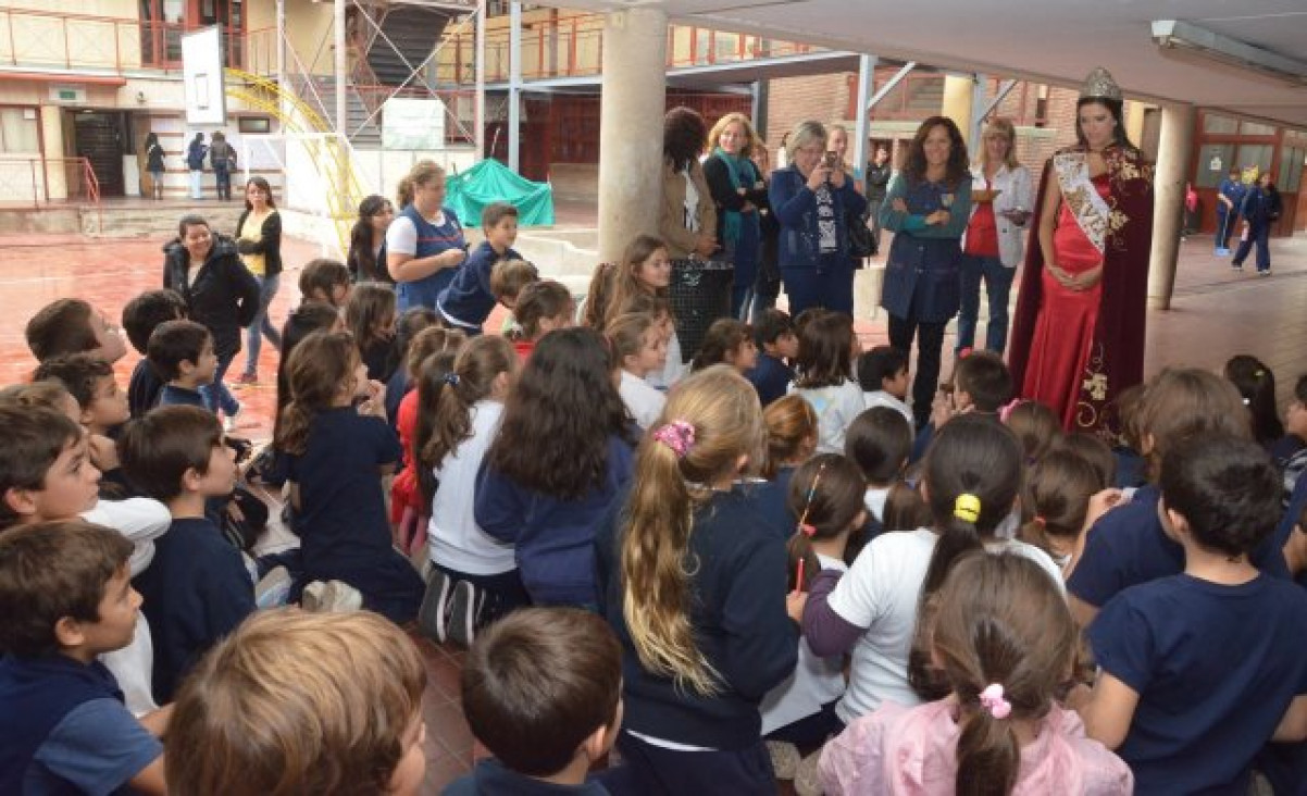 imagen Reina Nacional de la Vendimia visitó nuestra Escuela