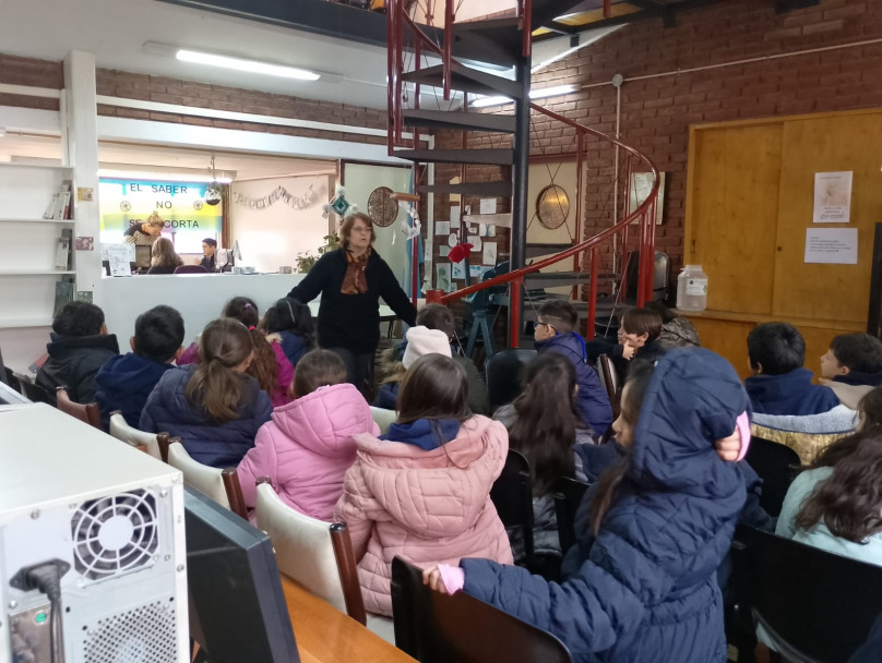 imagen Estudiantes de la ECVA visitaron la Biblioteca de la Facultad
