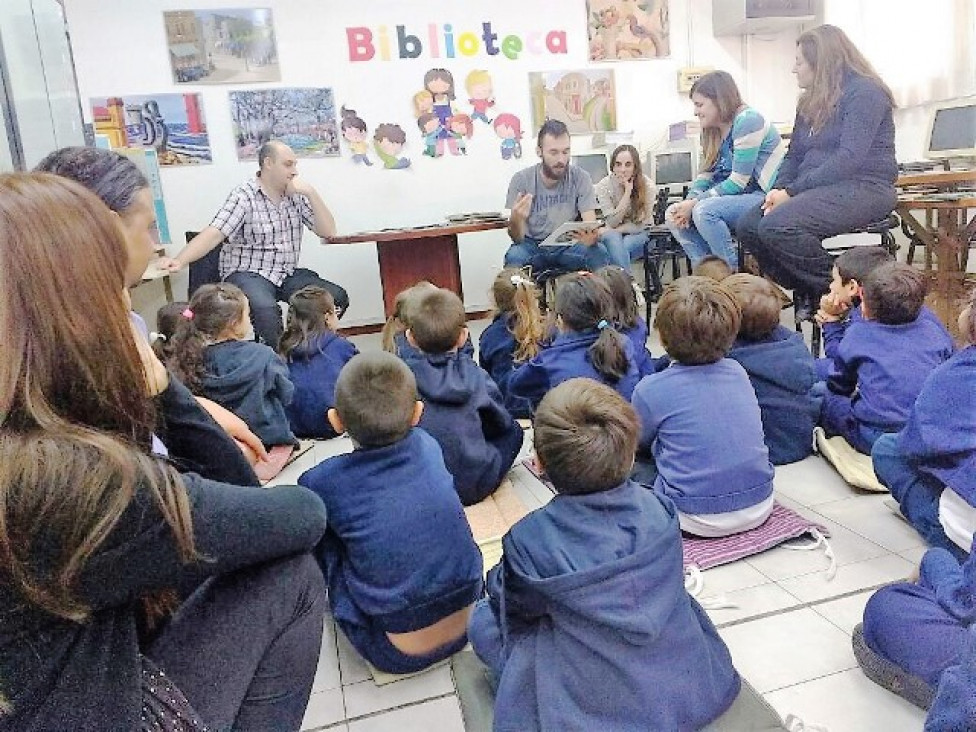 imagen Alumnos de sala de 5 visitaron la Biblioteca de la ECVA