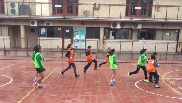 imagen Alumnos del Taller Expresivo de Handball recibieron a chicos del Club UNCUYO
