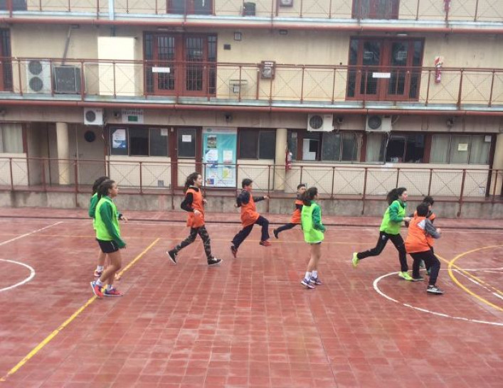 imagen Alumnos del Taller Expresivo de Handball recibieron a chicos del Club UNCUYO