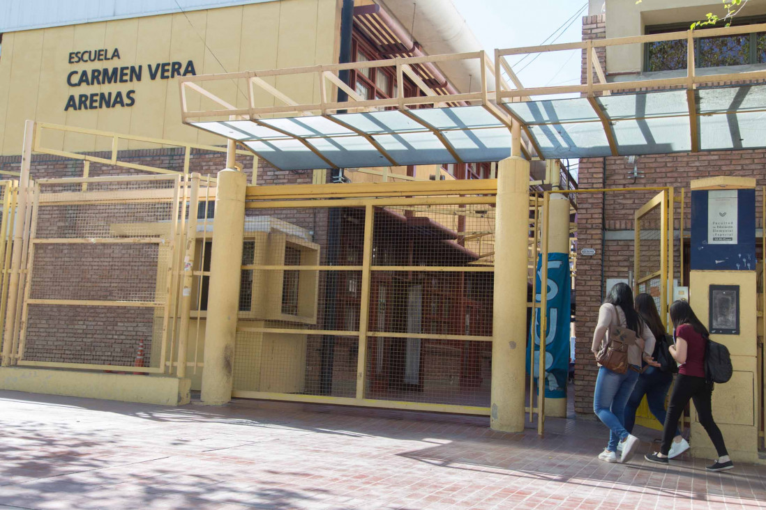 imagen La Escuela Carmen Vera Arenas saluda a la Facultad de Educación por sus 24 años