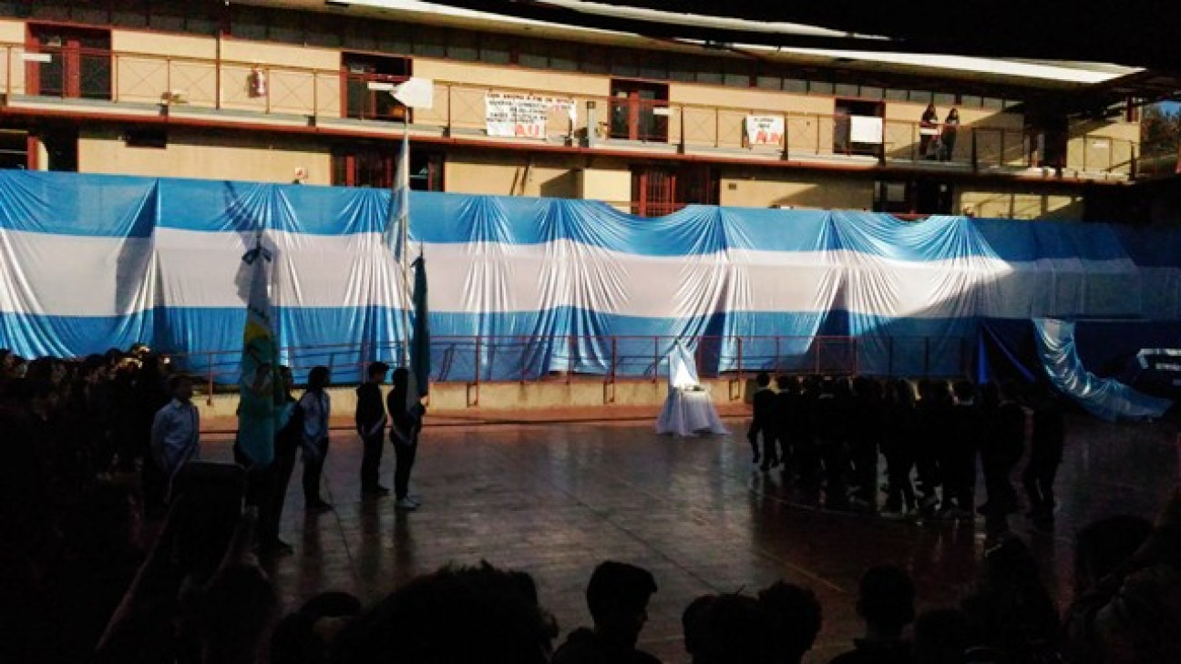 imagen Se realizó el Acto por el Día de la Bandera en la ECVA