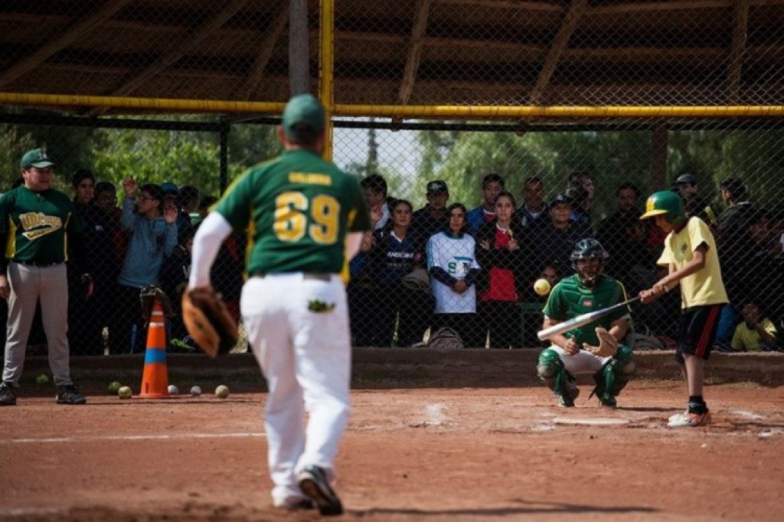 imagen Alumnos de la ECVA participaron de encuentro de Sóftbol en la UNCUYO